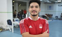 Milli halterci Muhammed Furkan Özbek, rekor kırarak dünya şampiyonu oldu