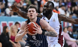 Anadolu Efes konuk olduğu Trabzonspor'u son çeyrekte yıktı