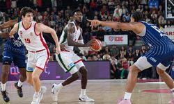 4'te 4'lük Anadolu Efes! 3. periyotta yakaladı bir daha bırakmadı!