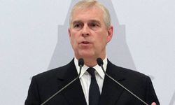 Prens Andrew tüm kraliyet ünvanlarından feragat etti