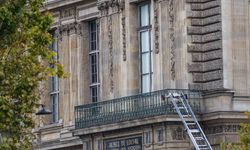 Dünyanın en çok ziyaret edilen müzesi soyuldu! 7 dakikada soyulan Louvre ziyarete kapatıldı