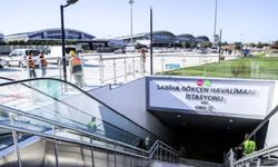 Kadıköy Metrosu'nda intihar! Yolcular raylarda yürüdü