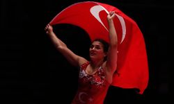Nesrin Baş'ı tarih yazacak! 3. kez dünya şampiyonu: Rakibini 10-0 yenerek minderden sildi