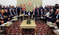 Gündemden düşmeyen fotoğrafa bir açıklama da Saadet Partisi'nden