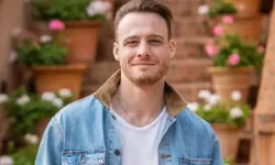 Kerem Bürsin aşk sahnesine geri döndü: Ünlü fenomenle yakalandı!