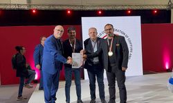 Türk kuaför İngiltere’de dünya sahnesine damga vurdu!