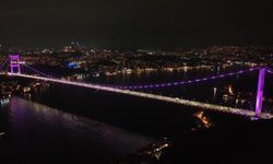 İstanbul'daki iki köprü meme kanseri farkındalığı için pembe renkle aydınlatıldı
