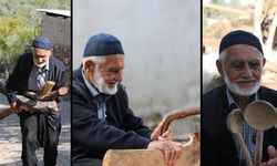 Doğadan topladığı ağaç dallarını 69 yıldır kaşığa dönüştürüyor