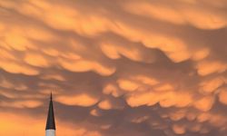 Fethiye'de sağanağın ardından gökyüzünde "Mammatus Bulutları" görüldü