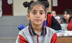 Mezranın "tek öğrencisi" Hasret, sınıf arkadaşlarına kavuştu
