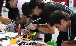 Türkiye'nin en çirkin robotları sahneye çıktı