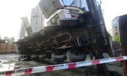 Mecidiyeköy’de korku dolu anlar: Rezidans inşaatında vinç devrildi