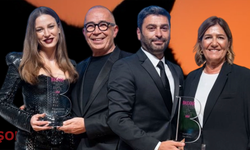 Serenay Sarıkaya 'Yılın Oyuncusu' seçildi, Ozan Akbaba 'Yılın Erkeği' oldu!