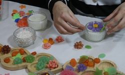Tokat'ta kadınlar bir araya gelerek sabun, mum ve takı yapımını öğreniyor