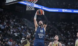 Anadolu Efes, sahasında İspanya ekibi Barcelona'yı 74-73 mağlup etti