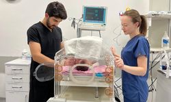 Dünyaya gözlerini açtıkları hastanede çalışan iki hemşire hastaların hizmetinde