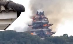 Çin'de 1500 yıllık bir tapınakta yangın çıktı