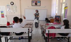 Irak sınırında görev yapan Gülay öğretmenden okuldan eve uzanan eğitim seferberliği