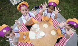 Çocuklar aile kavramını "geçmişin izini sürerek" öğreniyor