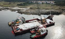 Kocaeli'de karaya oturan gemideki yükün tahliyesine başlandı