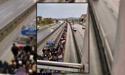 İstanbul metrobüs hattı felç oldu: Duraklar tıklım tıklım