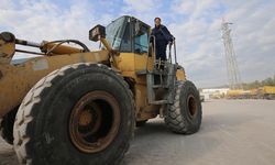 Kocası ve oğlunun karşı çıkmasına rağmen dozer operatörü oldu