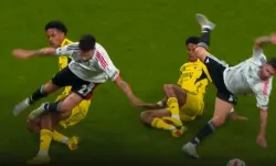 Beşiktaş - Fenerbahçe derbisinde kriz: 'Hakem kartını evde mi unuttu?'