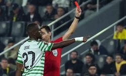 Jhon Duran kırmızı kart gördü