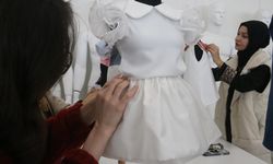 Üniversite öğrencilerinin tasarladığı çocuk ve bebek kıyafetleri ihraç ediliyor