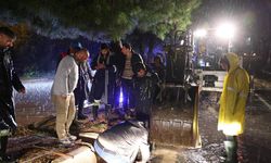 Çeşme'de sağanak hayatı olumsuz etkiledi