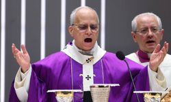 Papa 4 bin kişilik ayini yönetti: Barış ve karşılıklı saygı mesajları verdi