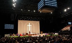 Papa'nın İstanbul ayininde Cumhurbaşkanı Erdoğan'a alkış seli