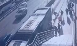 Zeytinburnu'nda metrobüsün çarptığı engelli yolcu hayatını kaybetti