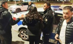 Avukat kızlarını 'çalışmaya gidiyor' diye taksi durağına kilitlediler