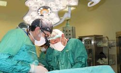 Hasta kadının karnından 15 kilo tümör çıkarıldı