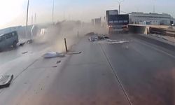 Araç sollamak isterken tırın önünde kaldı