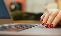 Kadınlar, yapay zekadan kaynaklı iş kaybında iki kat daha fazla risk altında