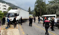 Öğrenci servisi ile kamyon çarpıştı: 23 yaralı, 22’si öğrenci