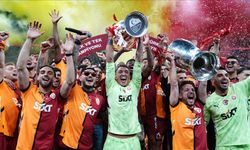 Galatasaray ile şampiyonluğu tatmıştı! Yıldız isim futbolu bıraktığını açıkladı
