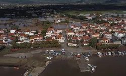 Midilli Adası'ndaki sel birçok ev ve iş yerini sular altında bıraktı
