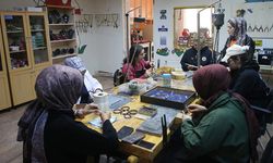 Tokat'ta doğal taşlar kadınların elinde hediyelik eşyaya dönüşüyor