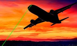 Uçağa lazer tutana dev ceza