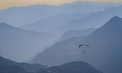 Hakkari semaları yamaç paraşütüyle renkleniyor
