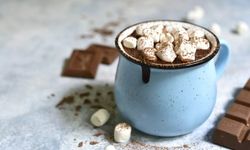 Birkaç dakikada hazır olan Marshmallowlu sıcak çikolata tarifi! Marshmallowlu sıcak çikolata nasıl yapılır?