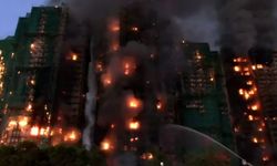 Hong Kong’da gökdelen alev topuna döndü!