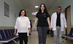 Genç doktorun mesai arkadaşları aynı hastanede görev yapan anne ve babası