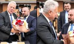 AK Partili üyeden CHP’liye ‘barış buketi’: Trabzon’da siyaset çiçek açtı!