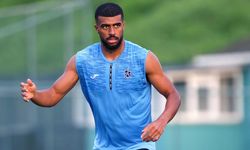 Trabzonsporlu futbolcu Rayyan Baniya ameliyat edildi