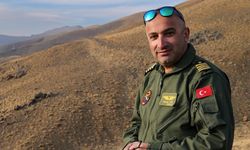 Hakkarili öğretmen pilot, paraşüt tutkunlarına gökyüzünün kapılarını aralıyor