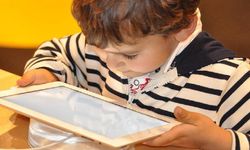 Anne-babalar dikkat! Dijital yorgunluk çocukta okul başarısını düşürüyor